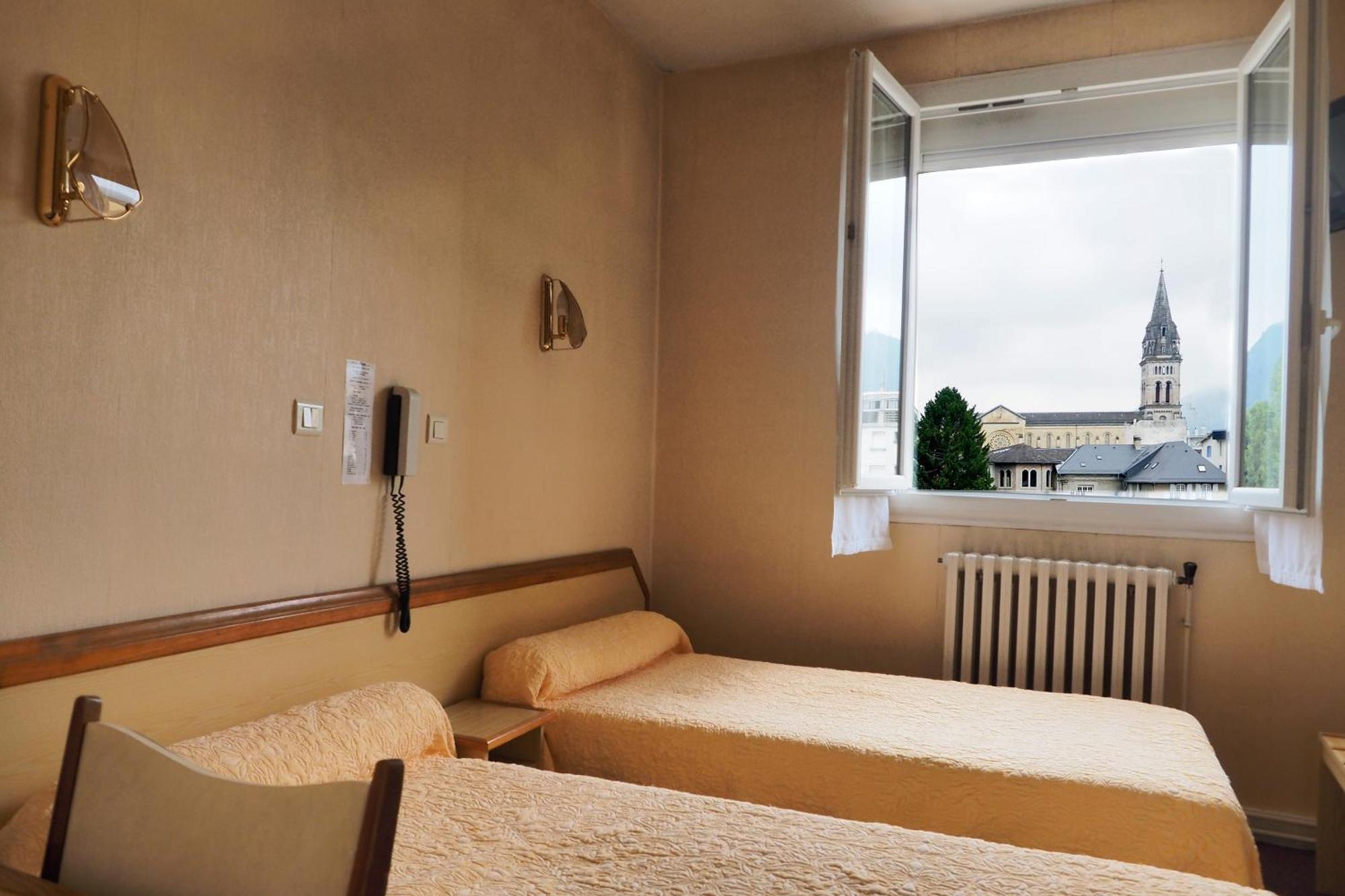 Hôtel Hélios Lourdes Habitación foto